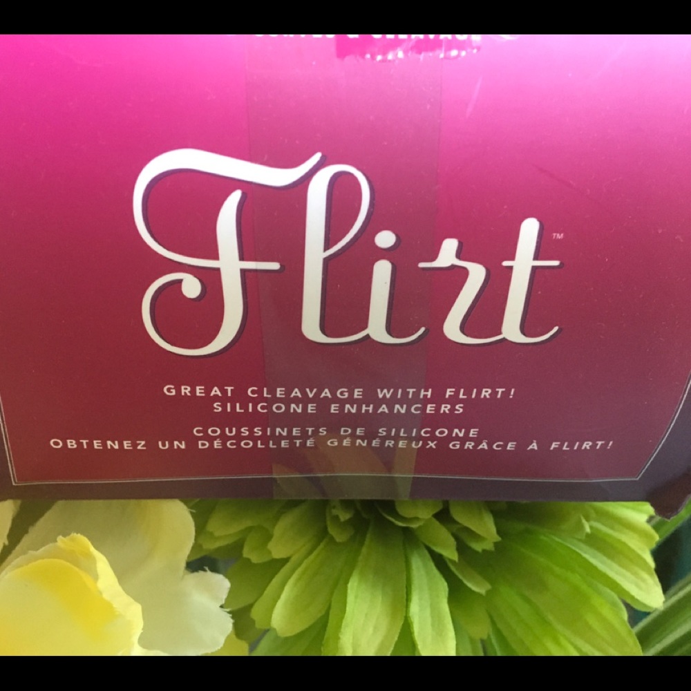 CLEAVAGE ENHANCERS - FLIRT silicone